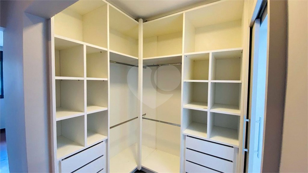 Casa à venda com 3 suítes no condomínio Euroville II, Bragança Paulista - SP