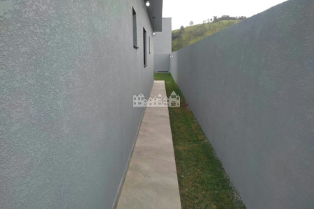 Casa térrea à venda com 3 quartos, sendo 1 suíte, em Loteamento Parque Residencial Serras de Atibaia II, Atibaia - SP