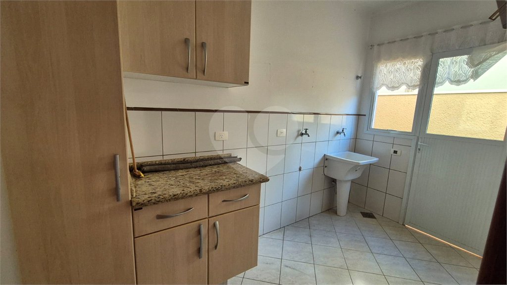 Casa para alugar com 3 quartos, sendo 1 suíte, no condomínio Recanto dos Paturis, Vinhedo - SP
