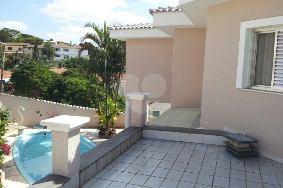 Casa à venda com 4 quartos, sendo 2 suítes, no condomínio Travessa Mário Antônio Correia,174, São Paulo - SP