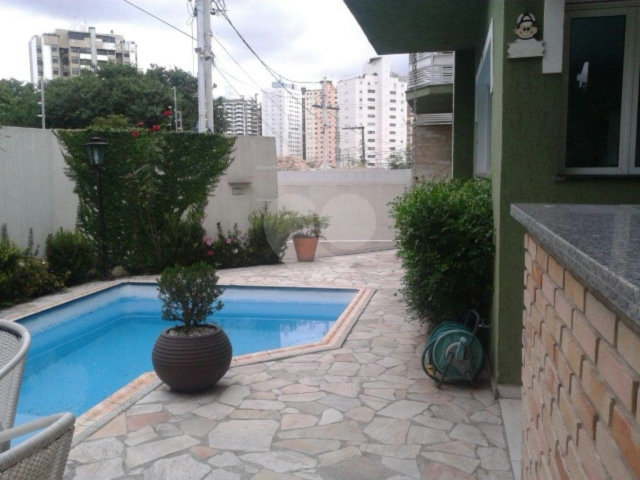 Casa à venda com 3 suítes no condomínio Praça Vitoriano Rodrigues Xavier,35, São Paulo - SP
