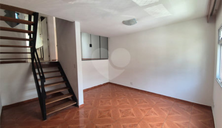 Casa à venda com 3 quartos, sendo 2 suítes, no condomínio Quintas Marajoara, São Paulo - SP