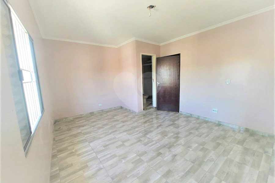 Sobrado à venda com 4 quartos, sendo 1 suíte, em Jardim Regina, São Paulo, SP