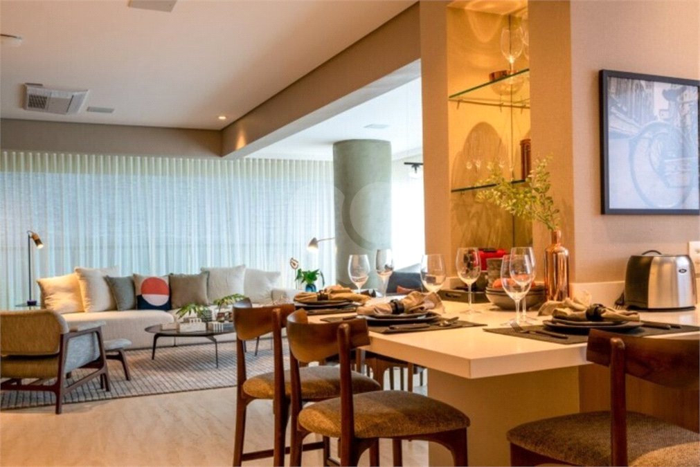 Apartamento à venda com 3 quartos, sendo 2 suítes, em Moema, São Paulo, SP