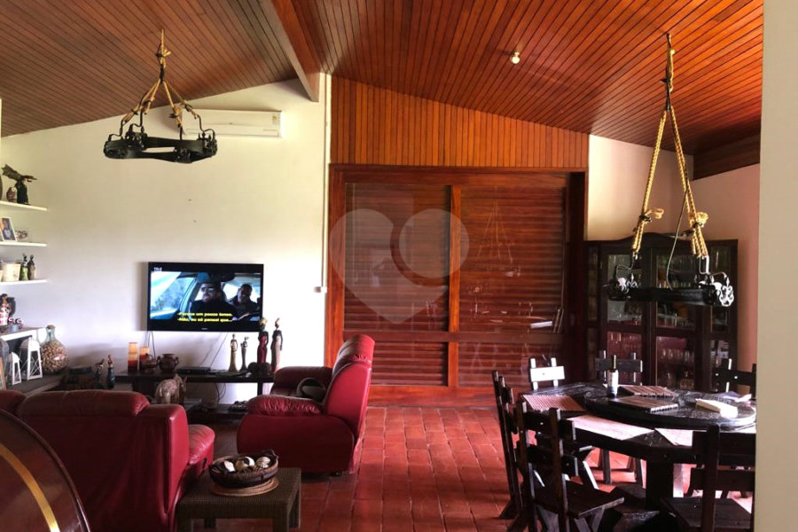 Casa Térrea à venda com 4 quartos, sendo 2 suítes, em Roseira, Mairiporã, SP