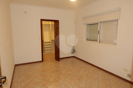 Casa à venda com 3 quartos, sendo 1 suíte, no condomínio Alpes de Vinhedo, Vinhedo - SP