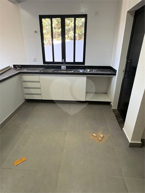Sobrado à venda com 3 suítes em Jardim Maristela, Atibaia, SP