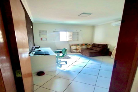 Sobrado à venda com 3 quartos, sendo 1 suíte, em Jardim Gonçalves, Sorocaba, SP