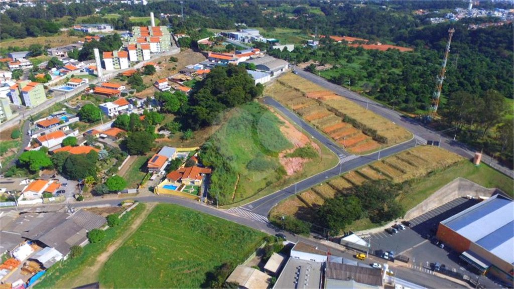 Terreno à venda com 1 suíte no condomínio Comercial Independência, Vinhedo - SP