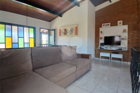 Casa à venda com 3 quartos, sendo 1 suíte,  em Recreio Maristela, Atibaia, SP