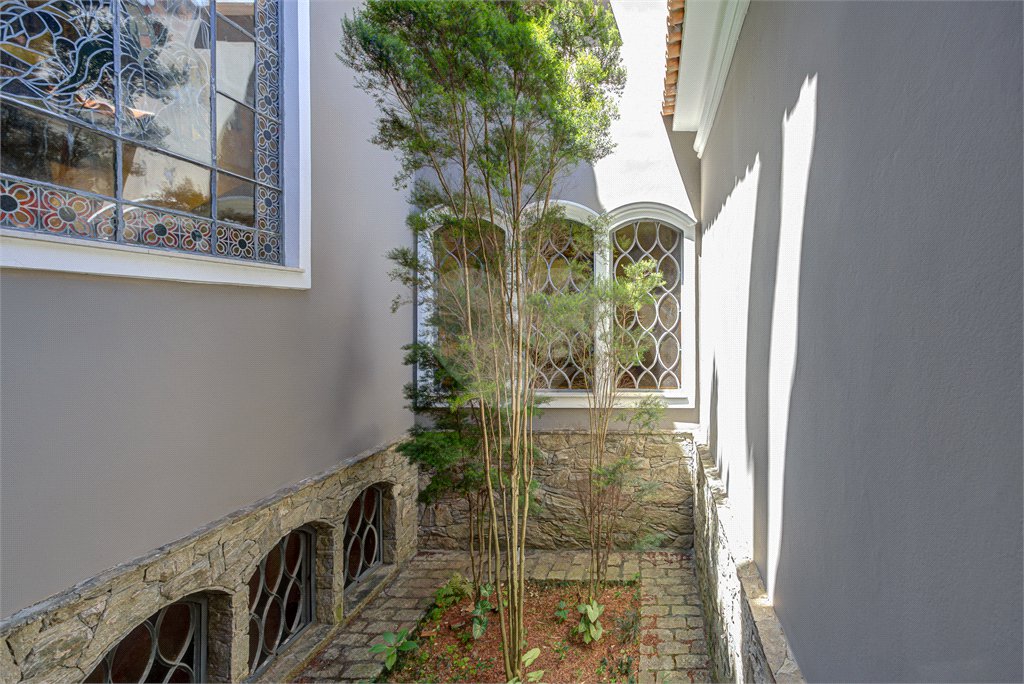 Casa à venda com 5 quartos, sendo 3 suítes, em Alto da Boa Vista, São Paulo, SP