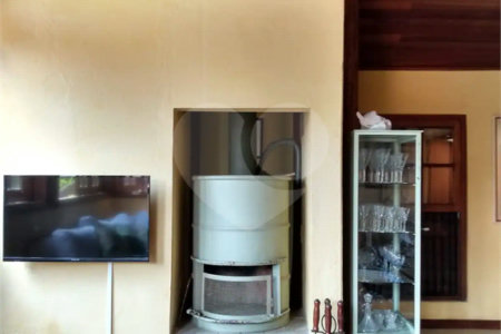 Casa à venda com 3 quartos, sendo 1 suíte, no Centro, São Roque, SP