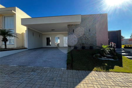 Casa à venda com 3 quartos, sendo 1 suíte, no condomínio Residencial Golden Ville, Itapetininga - SP