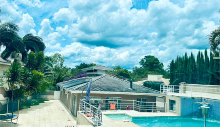 Casa à venda com 3 quartos, sendo 1 suíte,  no condomínio Shambala I, Atibaia - SP