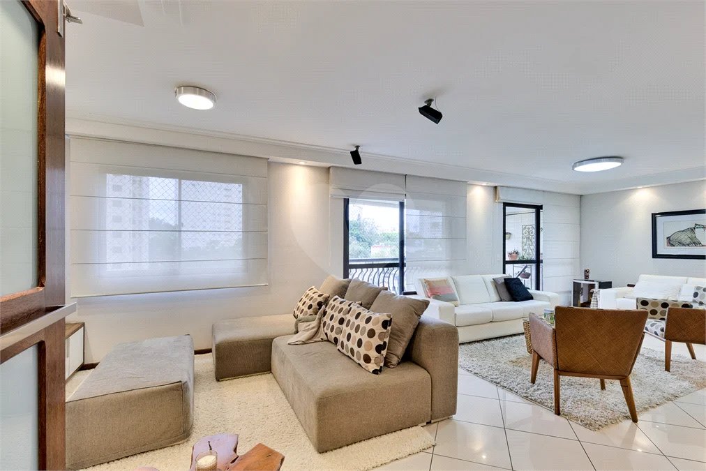 Apartamento à venda com 3 quartos, sendo 2 suítes, em Alto da Boa Vista, São Paulo, SP