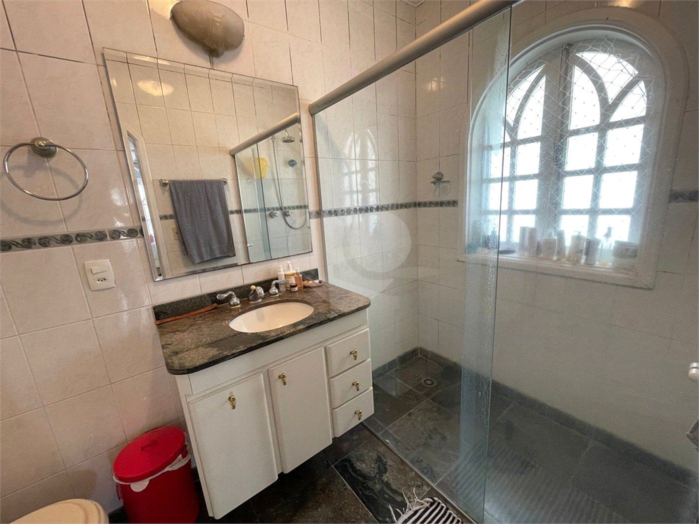 Casa em condomínio à venda ou para alugar com 4 quartos, sendo 3 suítes,  em Jardim Panorama, São Paulo, SP