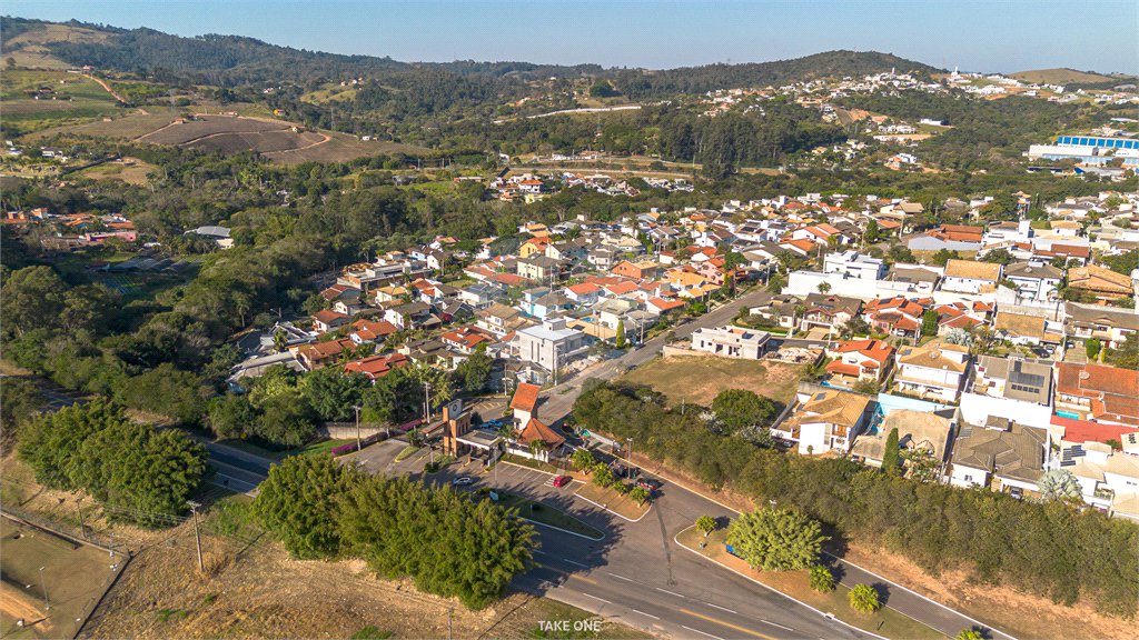 Belíssimo sobrado com piscina aquecida no Condomínio Villagio Capriccio - Louveira SP.