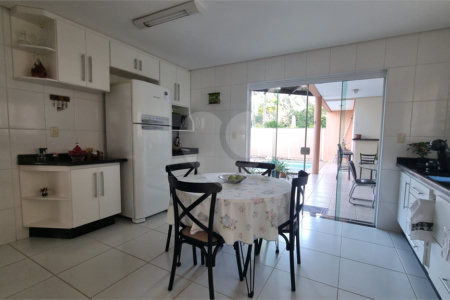 Casa à venda com 4 quartos, sendo 3 suítes,  no condomínio Residencial Villa dos Inglezes, Sorocaba - SP