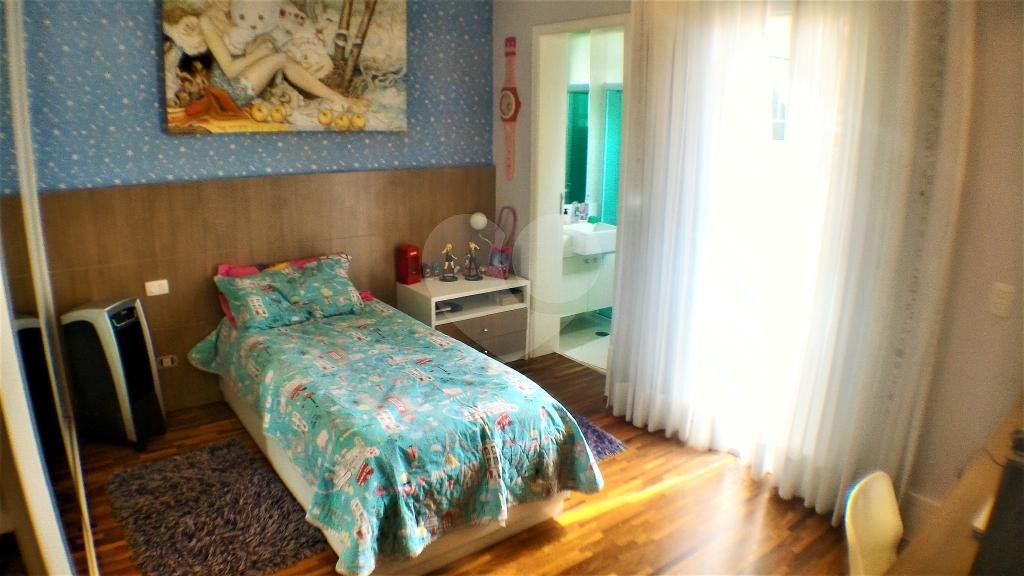 Casa à venda com 5 suítes no condomínio Travessa Tenente Ariston de Oliveira,4, São Paulo - SP