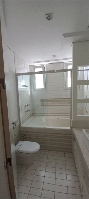 Sobrado à venda ou para alugar com 7 quartos, sendo 4 suítes, em Cidade Jardim, São Paulo, SP