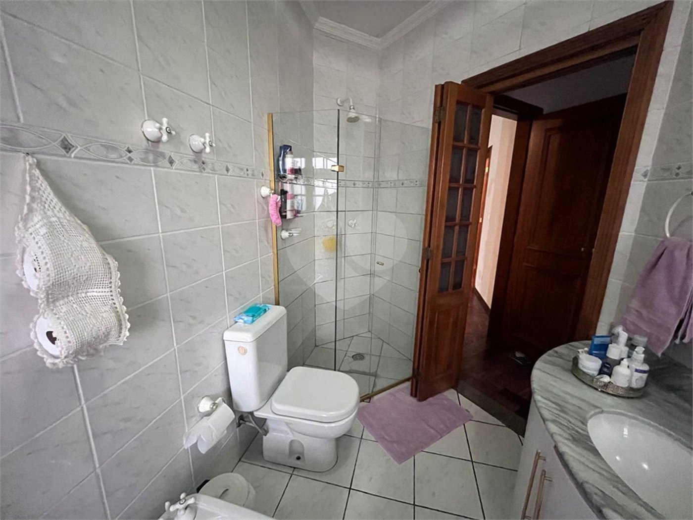Casa à venda com 4 quartos, sendo 2 suítes, no condomínio Jornalista Américo Ariza, São Paulo - SP