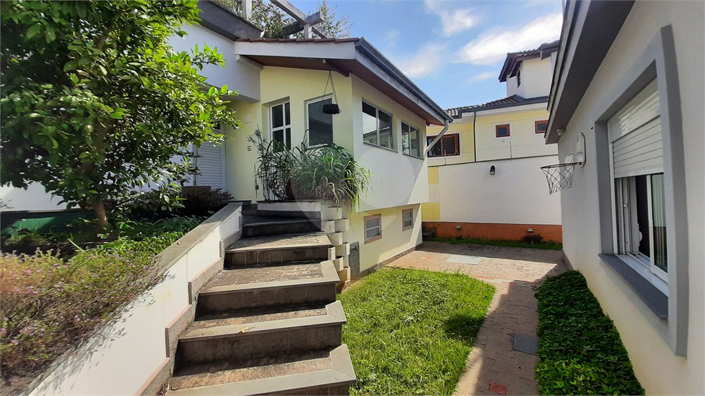 Casa à venda com 4 quartos, sendo 2 suítes, em Jardim Prudência, São Paulo, SP