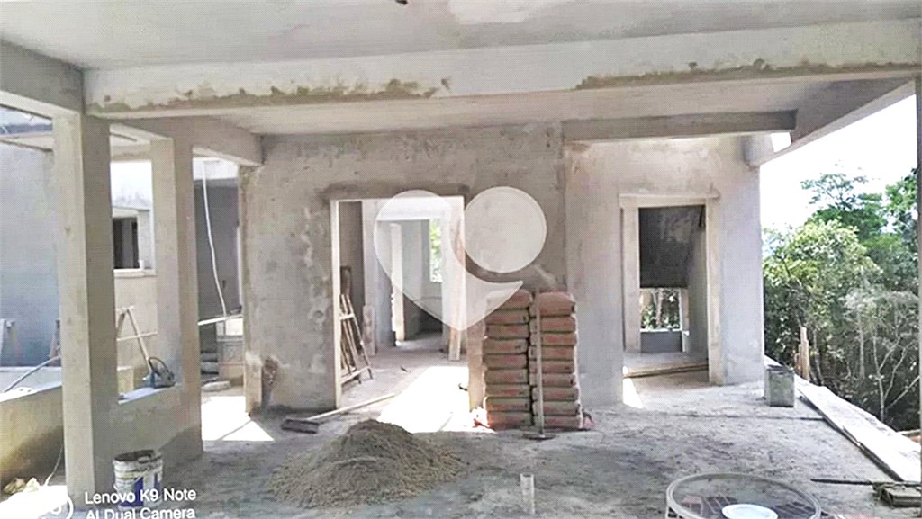 Casa à venda com 4 quartos, sendo 3 suítes, no condomínio Cantareira, Mairiporã - SP