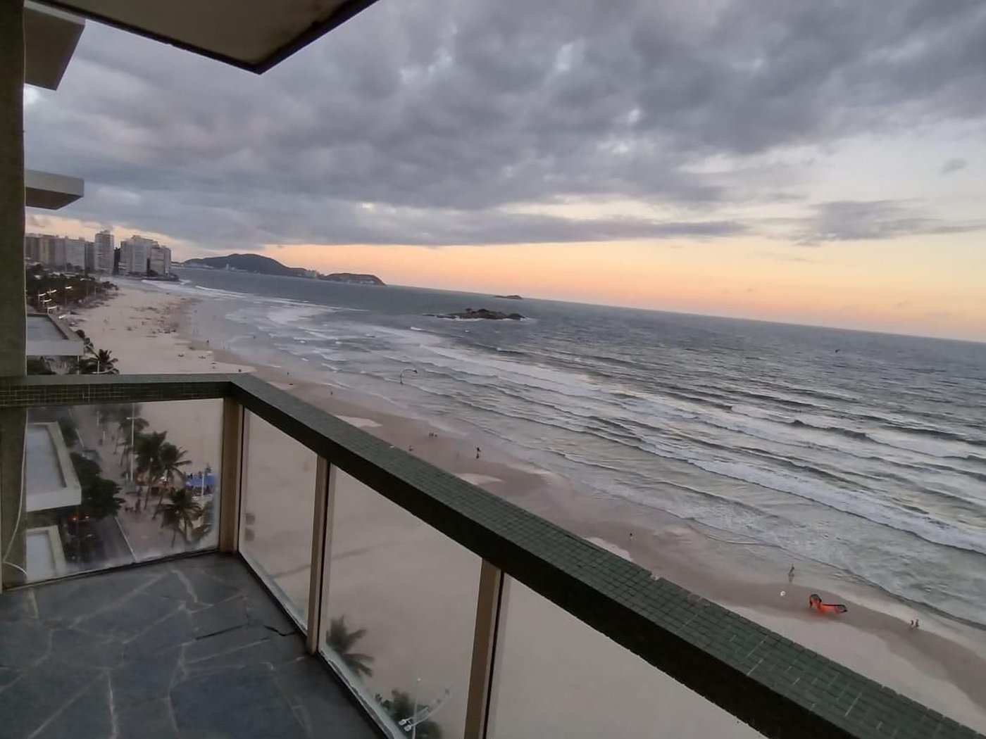 Apartamento com 4 dormitórios à venda, 150 m² por R$ 1.200.000,00 - Praia das Pitangueiras - Guarujá/SP