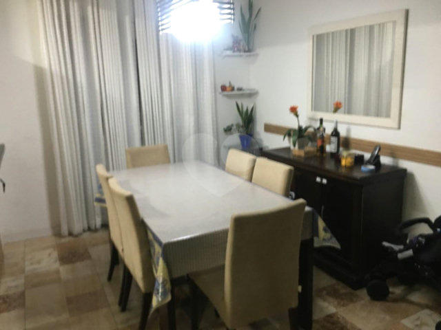 Casa à venda com 3 quartos, sendo 1 suíte,  no condomínio Village St. Louis, São Paulo - SP