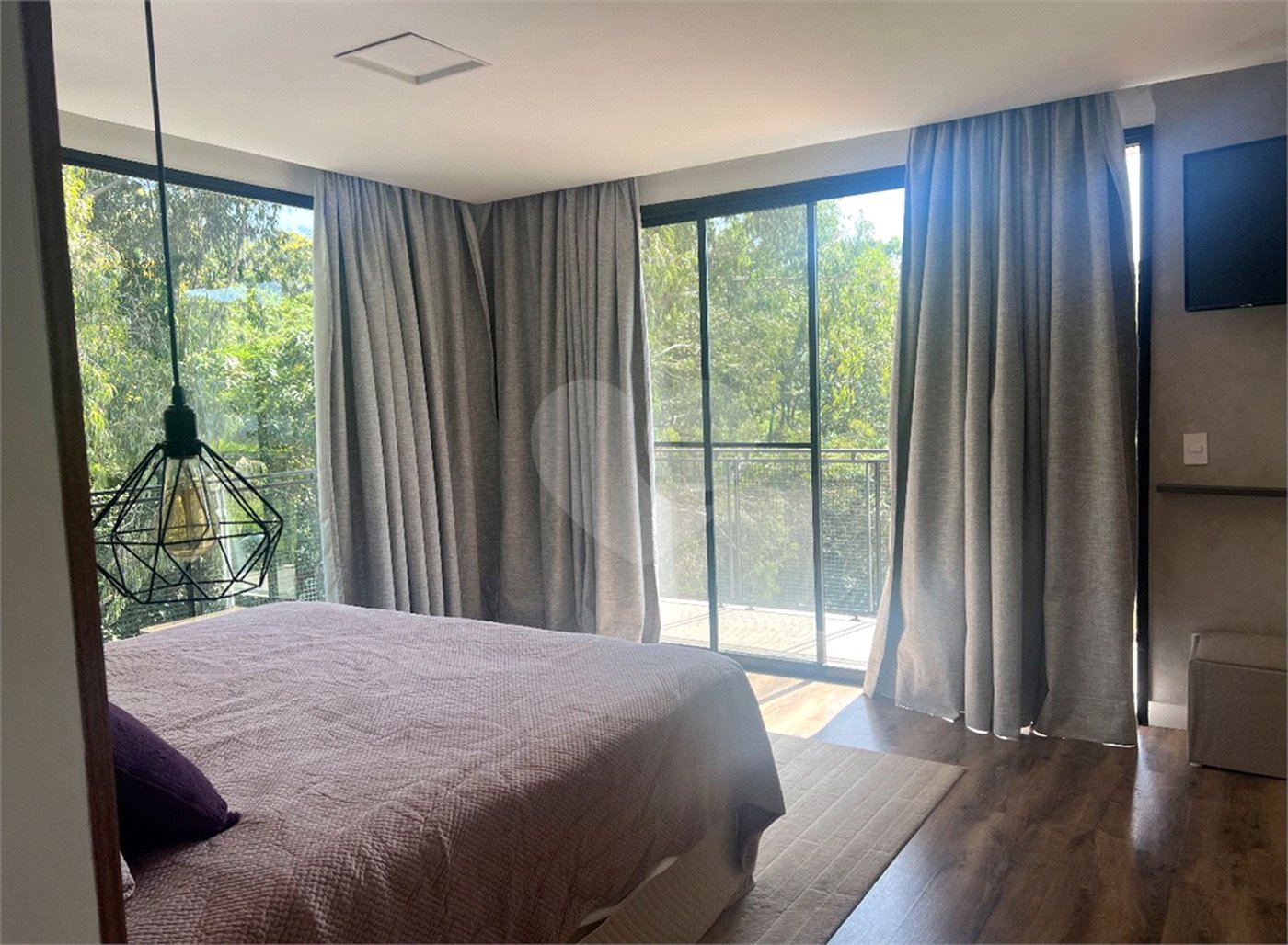 Casa à venda com 2 quartos, sendo 4 suítes, no condomínio Ponderosa, São Roque - SP