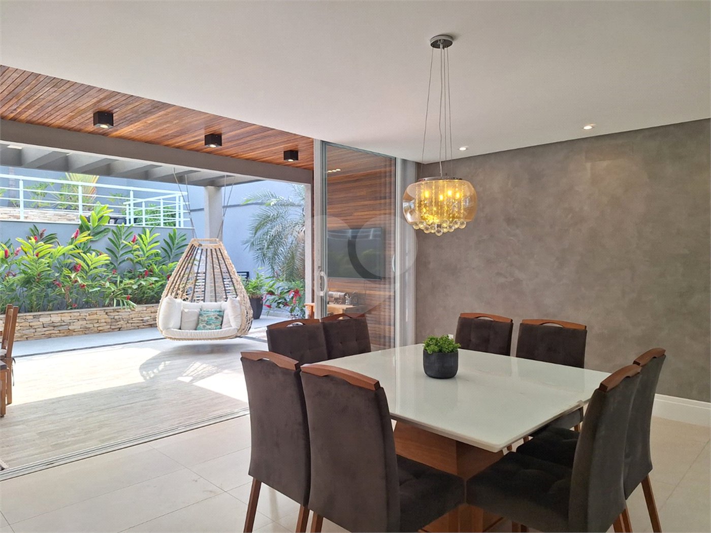 Casa à venda com 4 quartos, sendo 2 suítes, no condomínio Residencial Terras de Vinhedo, Vinhedo - SP