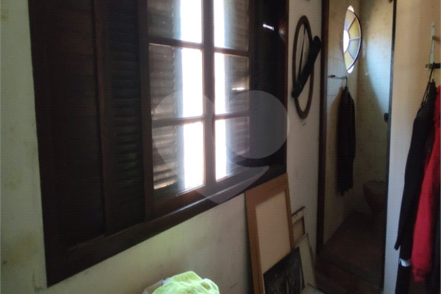 Casa à venda com 6 quartos, sendo 2 suítes,  no condomínio Doutor Francisco Ranieri, São Paulo - SP