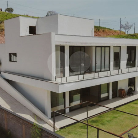 Casa à venda com 3 quartos, sendo 2 suítes, no condomínio Morada do Sol, Mairiporã - SP