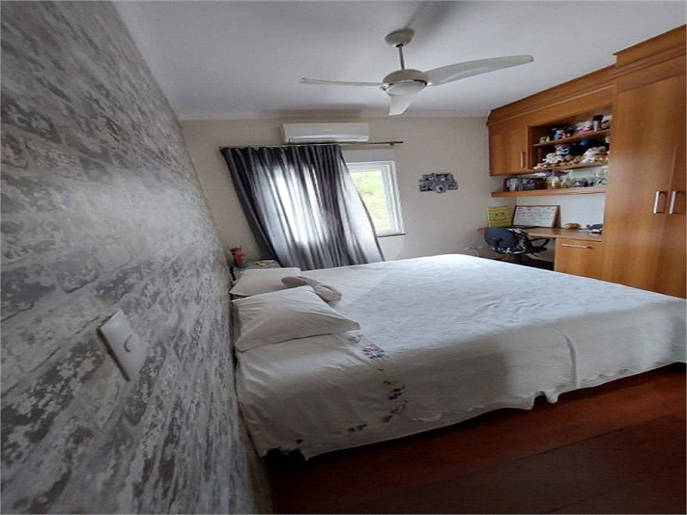 Casa à venda com 4 suítes no condomínio Granja Olga II, Sorocaba - SP