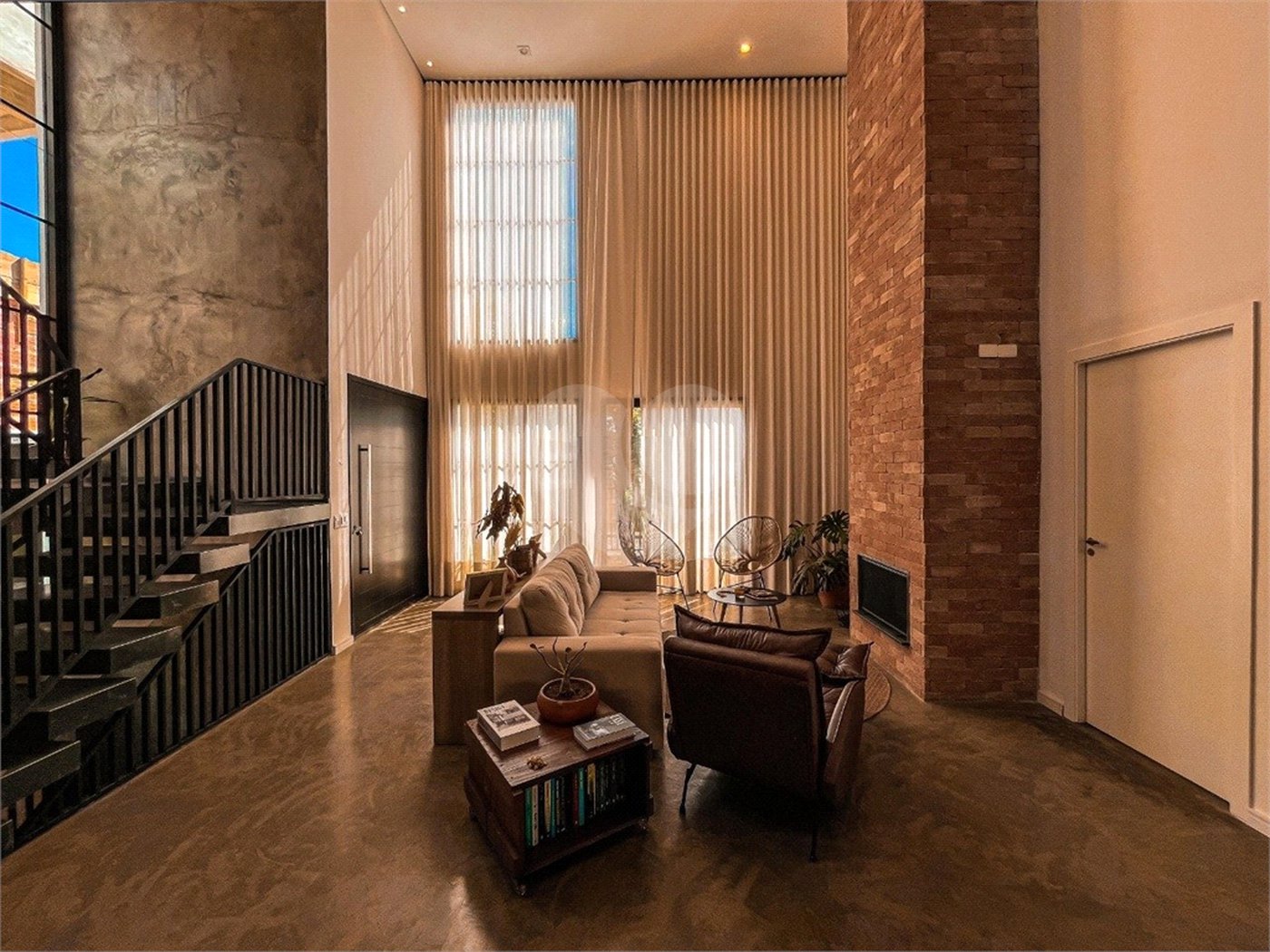 Casa à venda com 4 quartos, sendo 3 suítes,  no condomínio Vintage, Cotia - SP