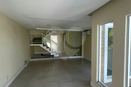 Casa à venda com 3 quartos, sendo 1 suíte, no condomínio Residencial Green Ville, Rio de Janeiro - RJ