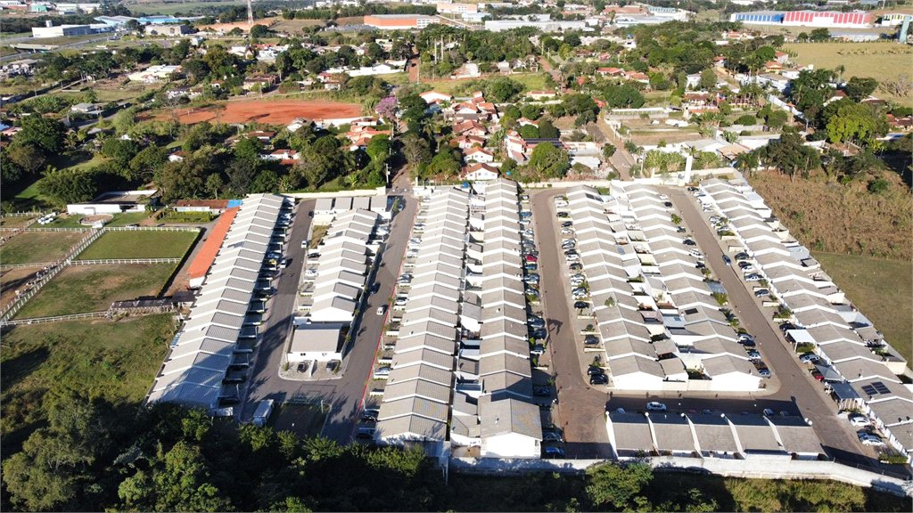 Casa à venda com 2 quartos, sendo 1 suíte, no condomínio Residencial Bela Vida- Bom Jesus dos Perdões, Bom Jesus dos Perdões - SP