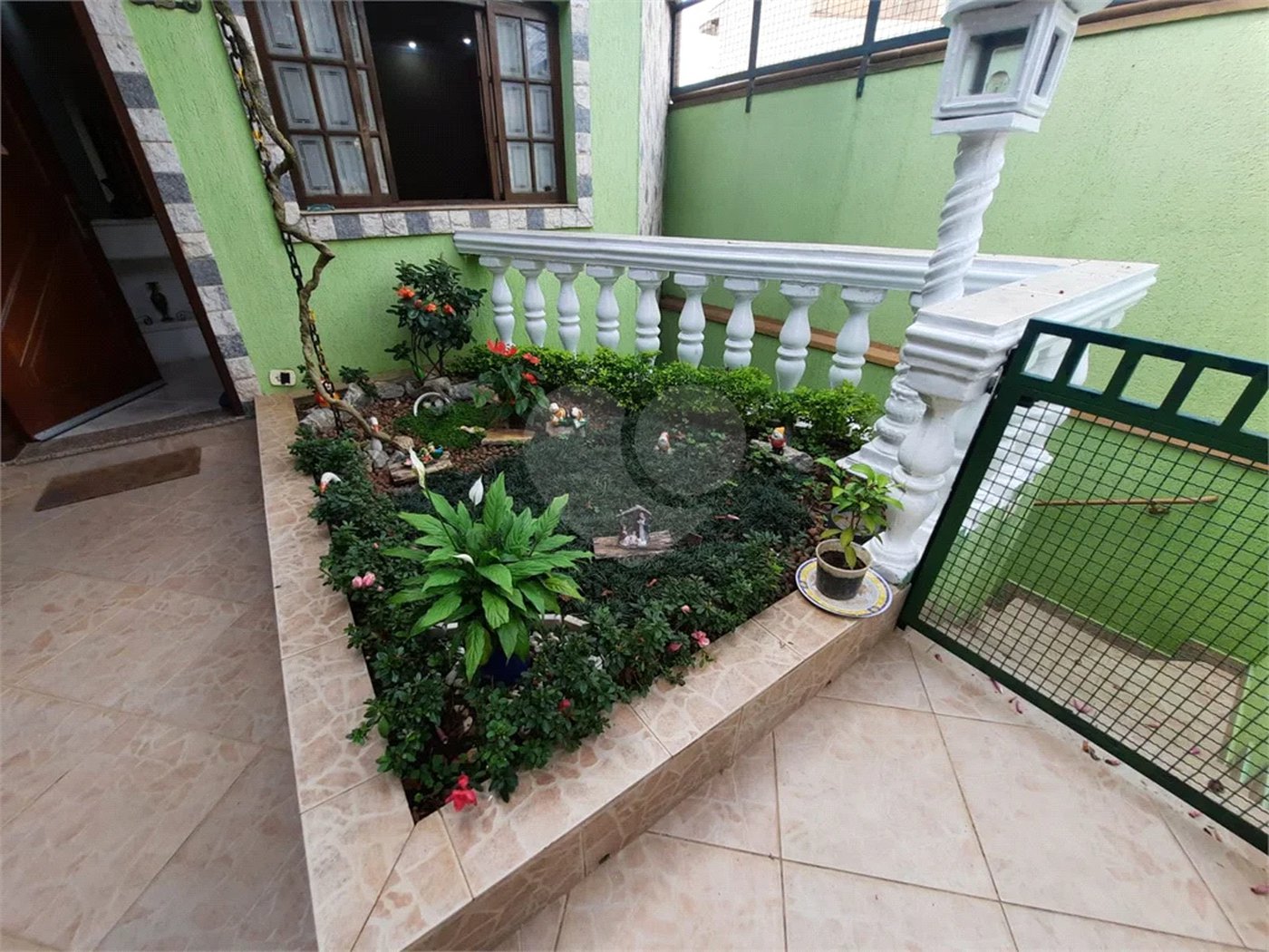 Sobrado à venda com 4 quartos, sendo 3 suítes,  em Região Central, Caieiras, SP