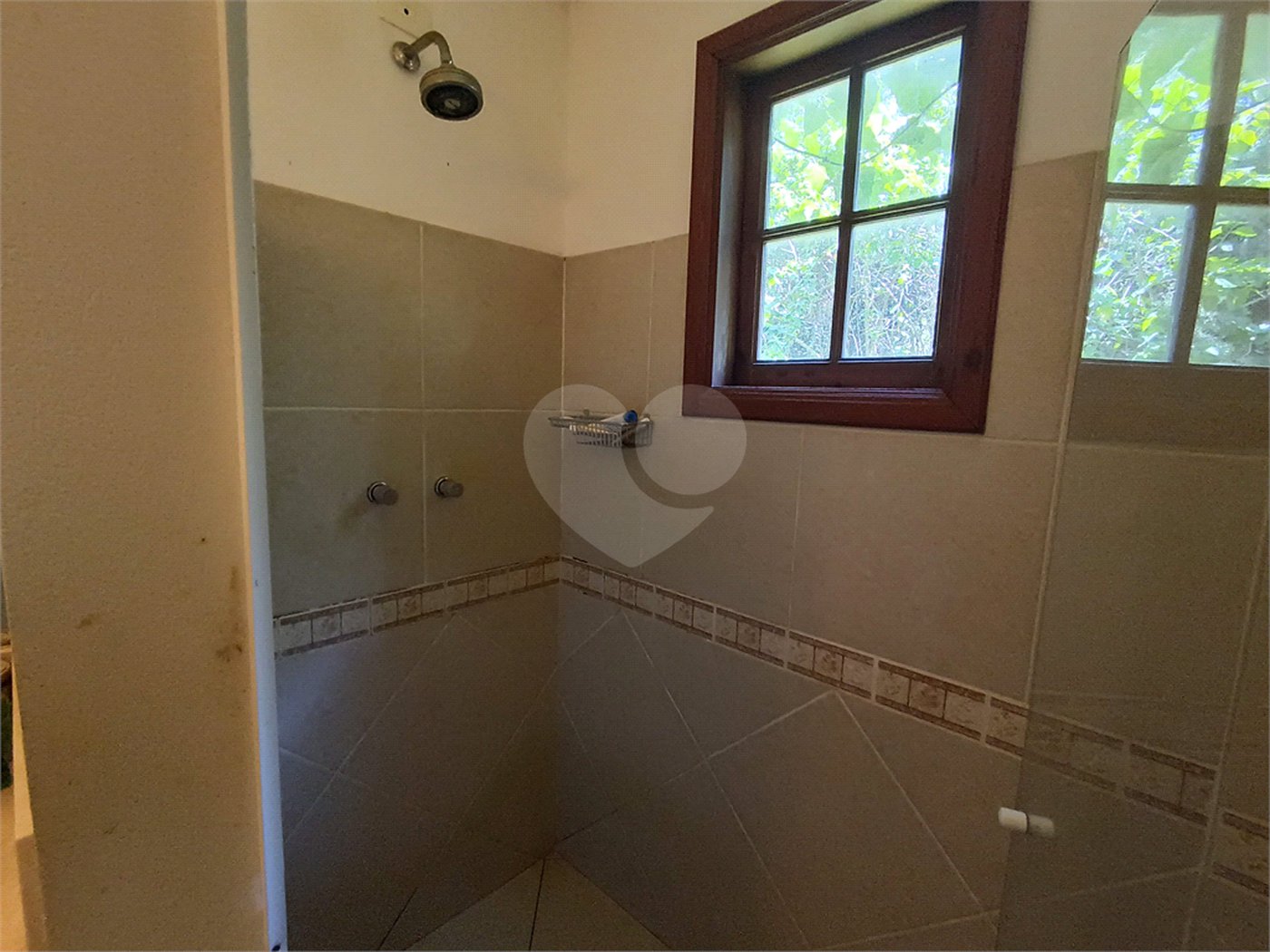 Casa à venda com 4 quartos, sendo 3 suítes, no condomínio Patrimônio do Carmo, São Roque - SP
