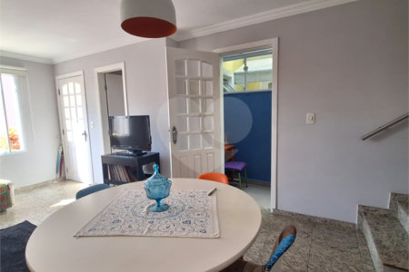 Casa à venda com 3 quartos, sendo 1 suíte, no condomínio Smallville, São Paulo - SP