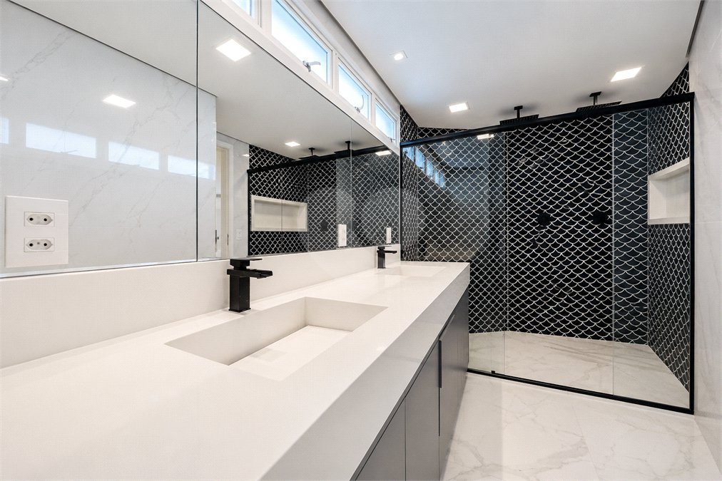 Apartamento à venda com 5 suítes em Parque Enseada, Guarujá, SP