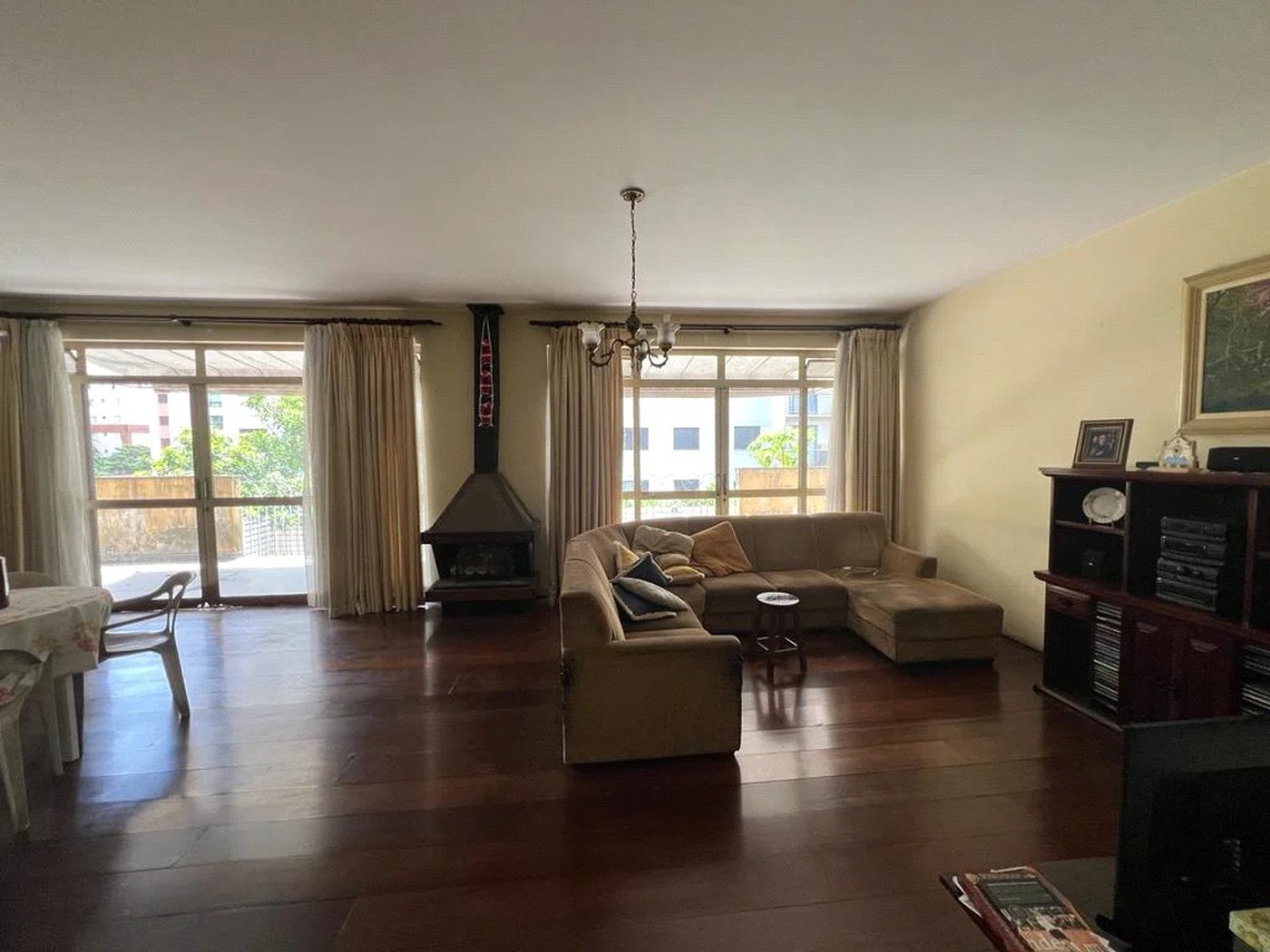 Casa à venda com 4 quartos, sendo 1 suíte, em Jardim das Vertentes, São Paulo, SP