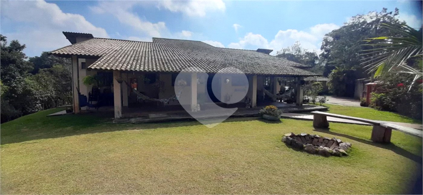 Sobrado à venda com 5 quartos, sendo 1 suíte, em Olho D'água, Mairiporã, SP