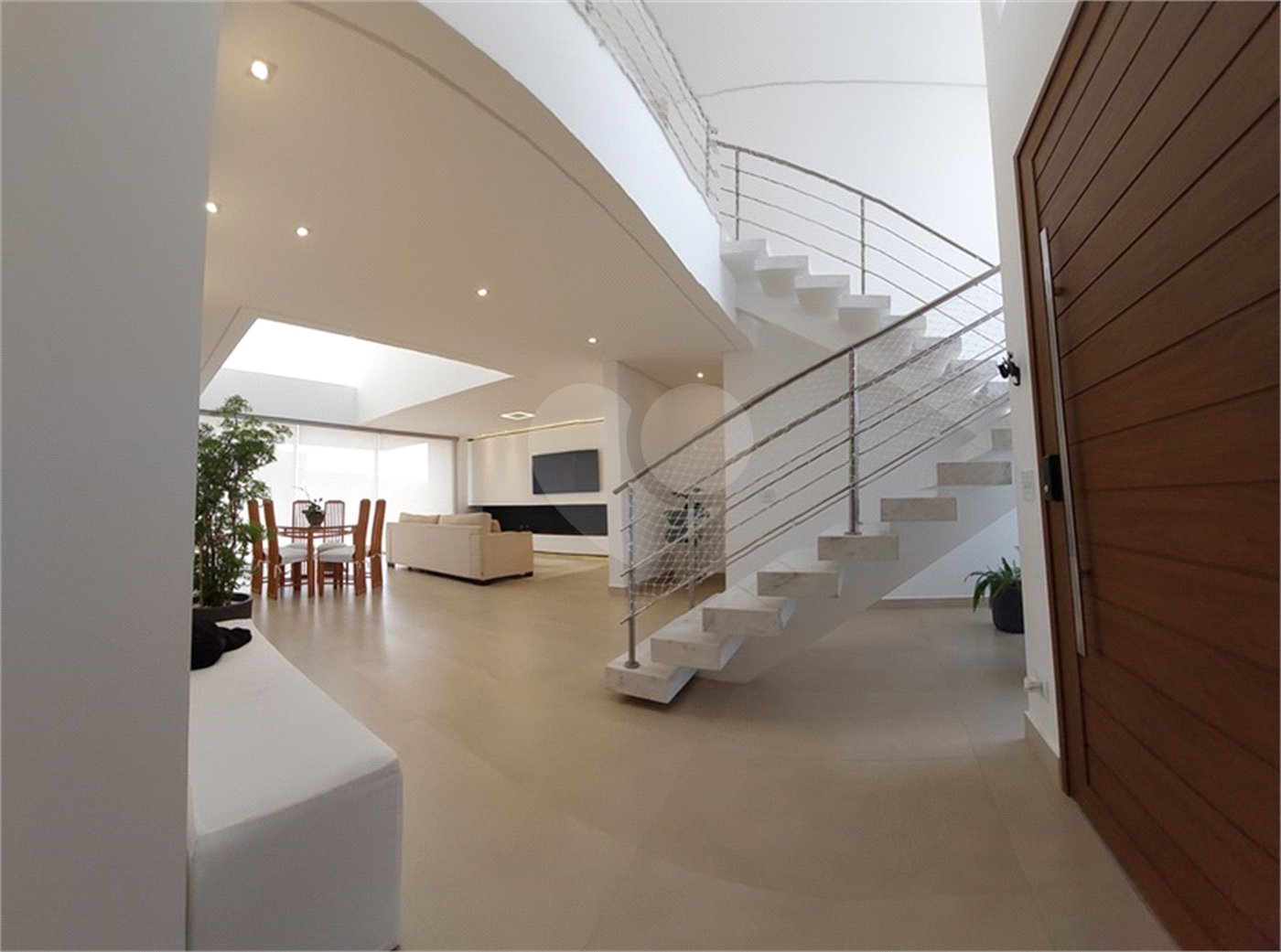 Casa à venda ou para alugar com 4 suítes no condomínio Figueira Garden, Atibaia - SP