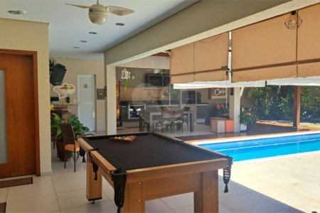 Casa à venda com 4 quartos, sendo 3 suítes,  no condomínio Res. Luzern, Campinas - SP