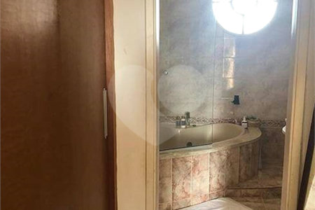 Casa à venda com 4 quartos, sendo 1 suíte, em Vila Cordeiro, São Paulo, SP