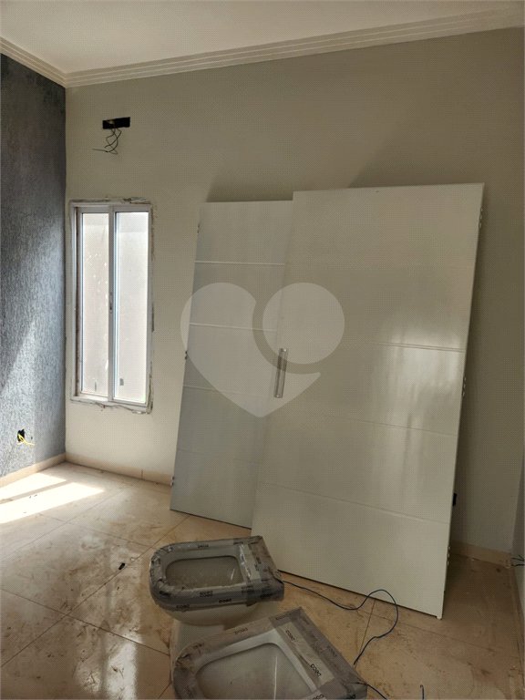 Casa à venda com 3 quartos, sendo 2 suítes, no condomínio Sollares, Araraquara - SP