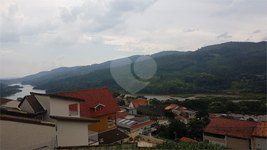 Casa à venda com 5 quartos, sendo 3 suítes,  em Serra da Cantareira, Mairiporã, SP