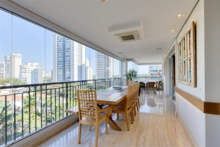 Apartamento à venda com 4 quartos, sendo 2 suítes, em Campo Belo, São Paulo, SP