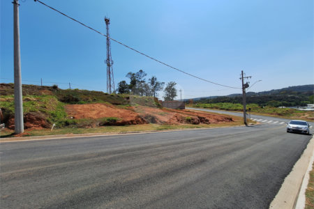 Terreno à venda com 1 suíte no condomínio Comercial Independência, Vinhedo - SP